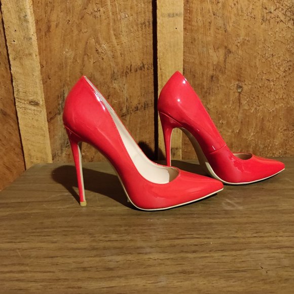 Red Heels - Picture 5 of 6